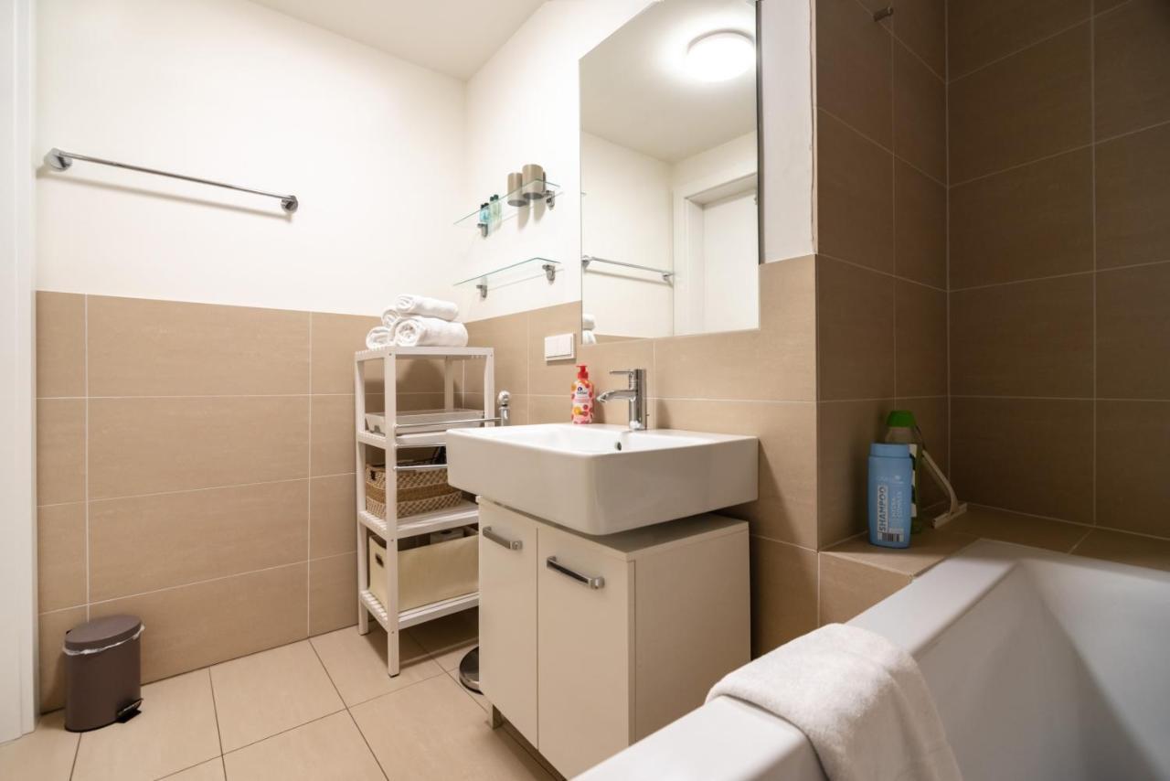 Quiet And Cozy Apartment Next To Mariahilfer Strasse And Naschmarkt With Ac, Minimum 30 Nights Vídeň Exteriér fotografie